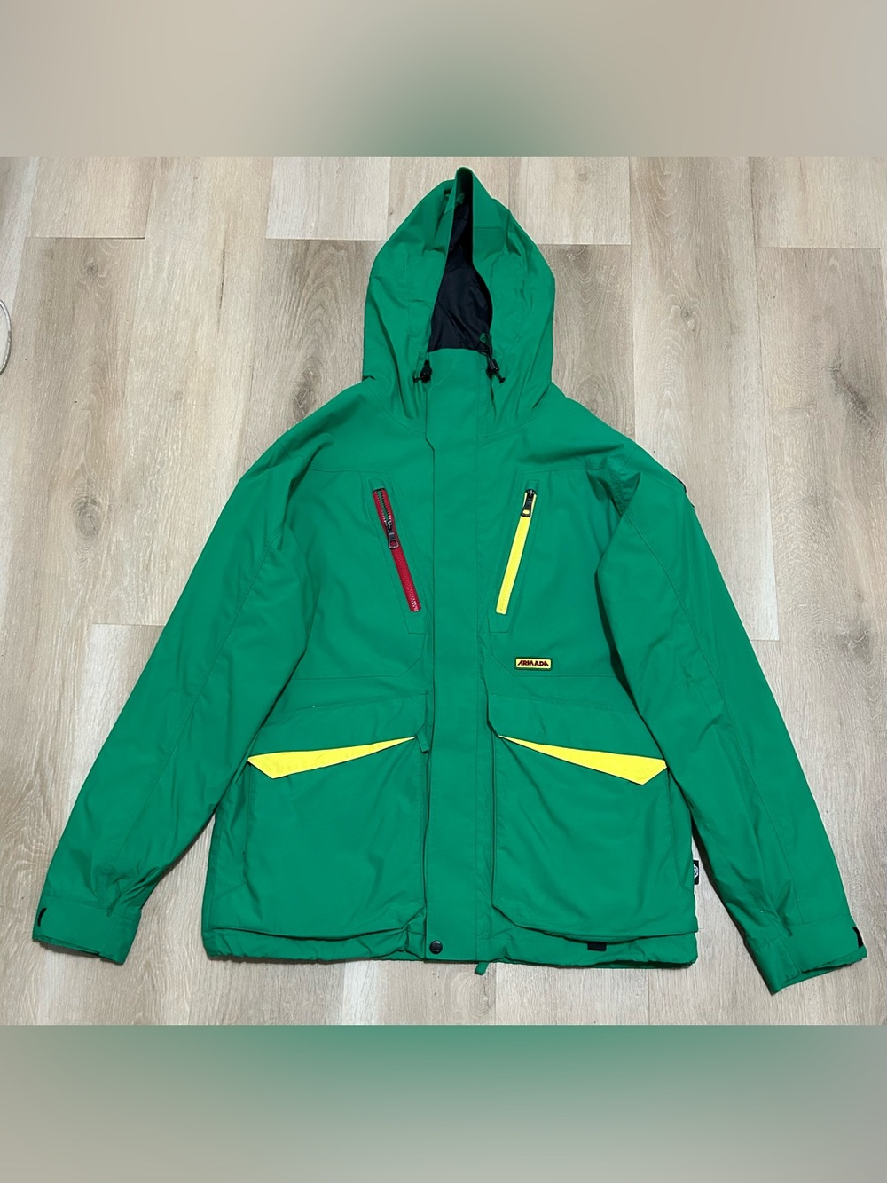 Armada CRJ Edition Solo Ski Jacket  Features A Vibrant  Yellow Lion Men’s Large.